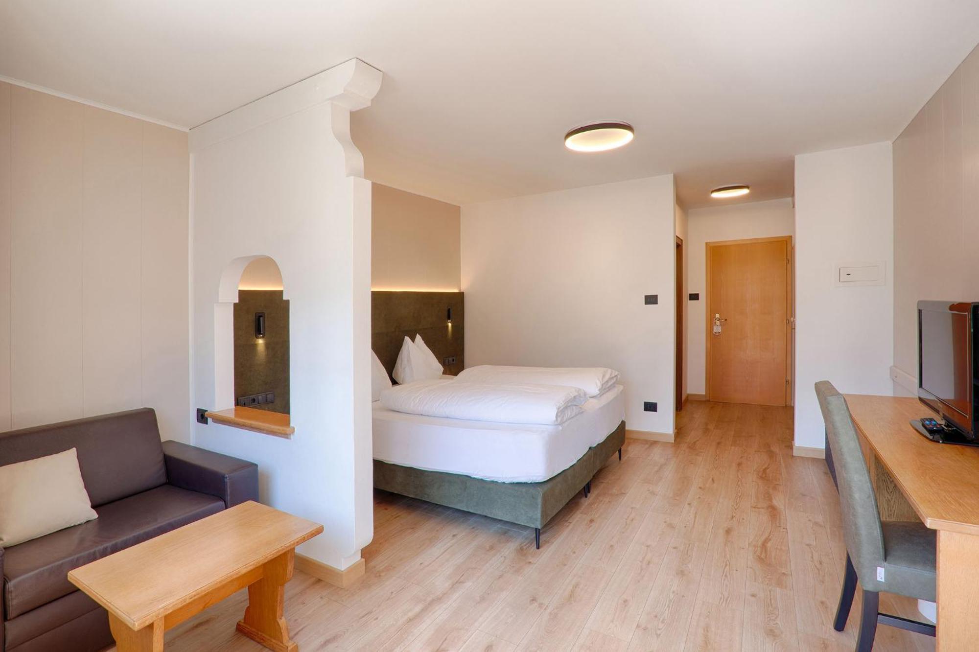 Hotel Lamm Naturns Exterior foto