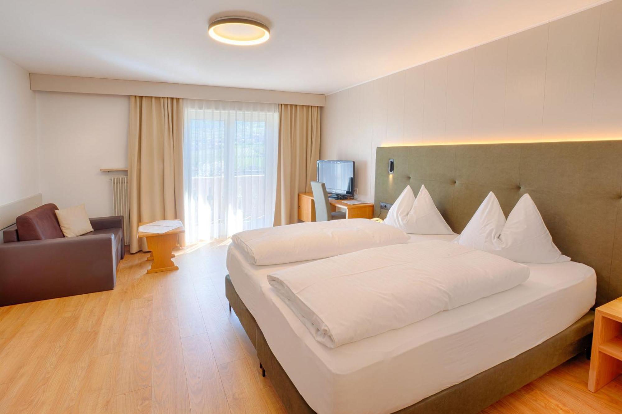 Hotel Lamm Naturns Exterior foto